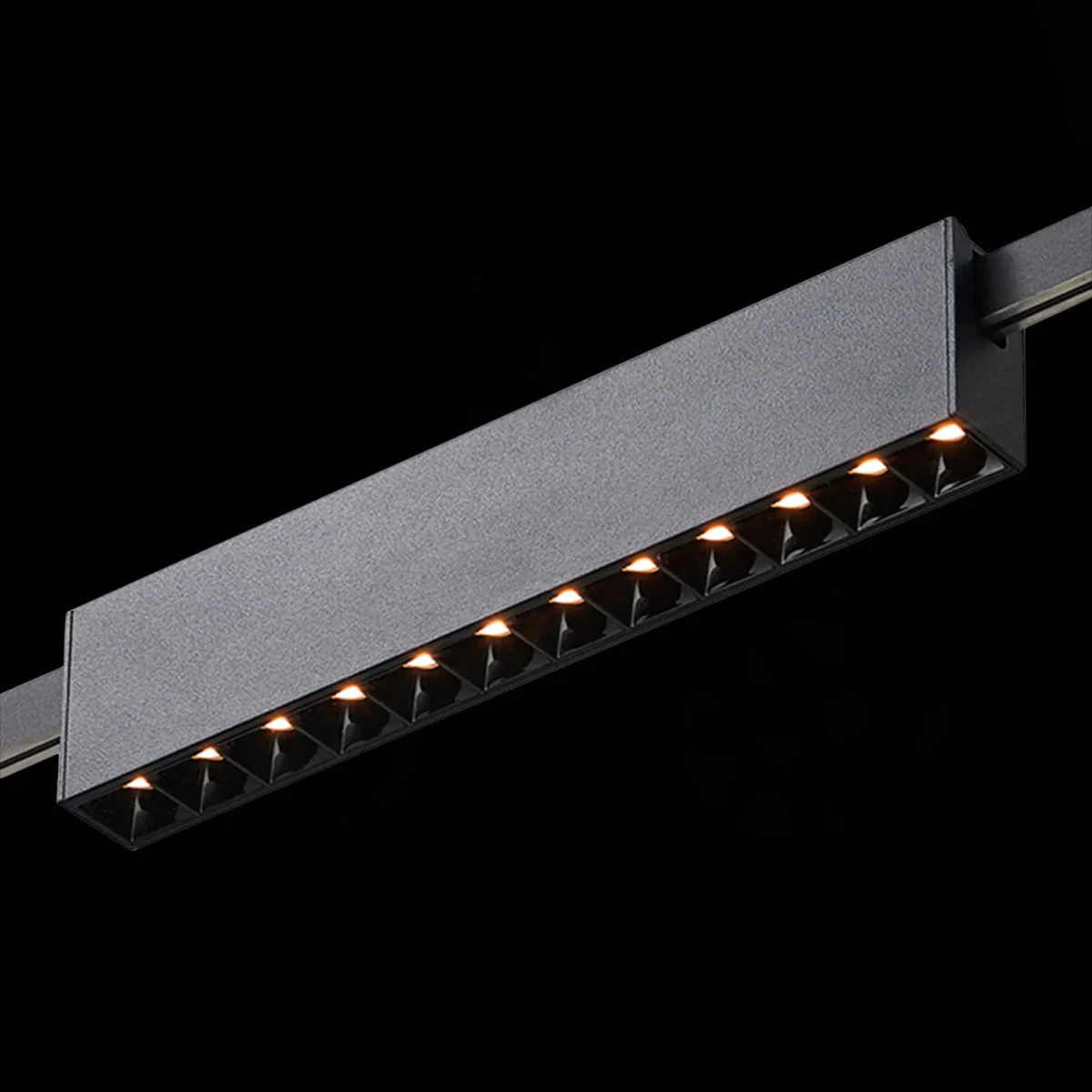 ST816.406.12 Магнитный трековый светильник FARM Черный LED 1*12W 3000K 609Lm Ra90 40 IP20 L232xW24xH FARM — изображение 1