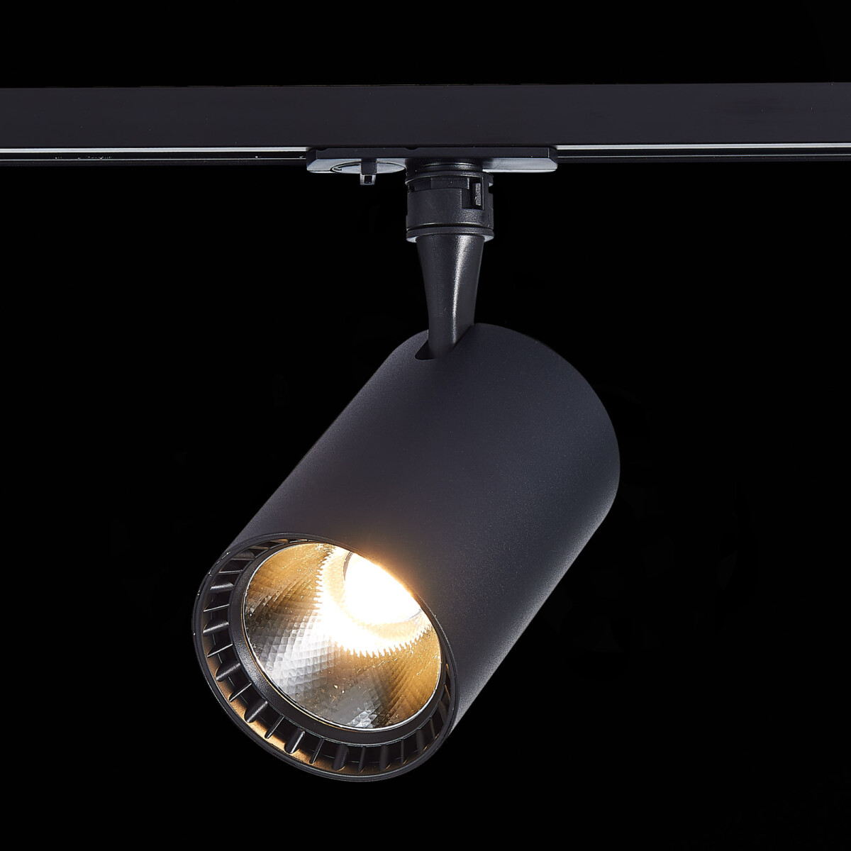 ST351.436.15.36_01B ST351.436.15.36 Св-к трек. Черный LED 1*15W 3000K 1 350Lm Ra?90 36° IP20 L118xW78xH174 100-240V BASE — изображение 1