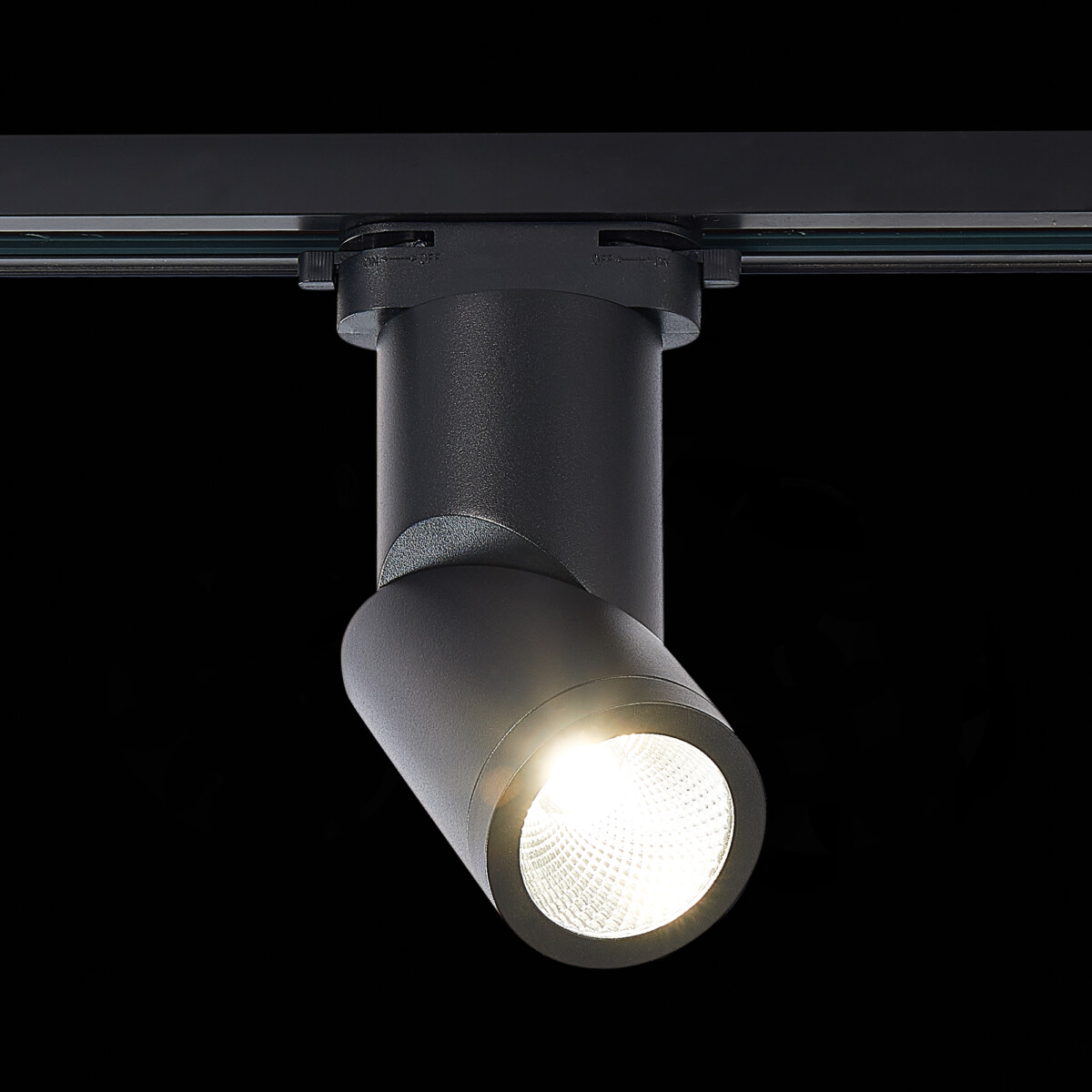 ST650.446.10 Св-к трек. Черный LED 1*10W 4000K 800Lm Ra>90 38° IP20 D60xH190 165-265V BASE — изображение 1