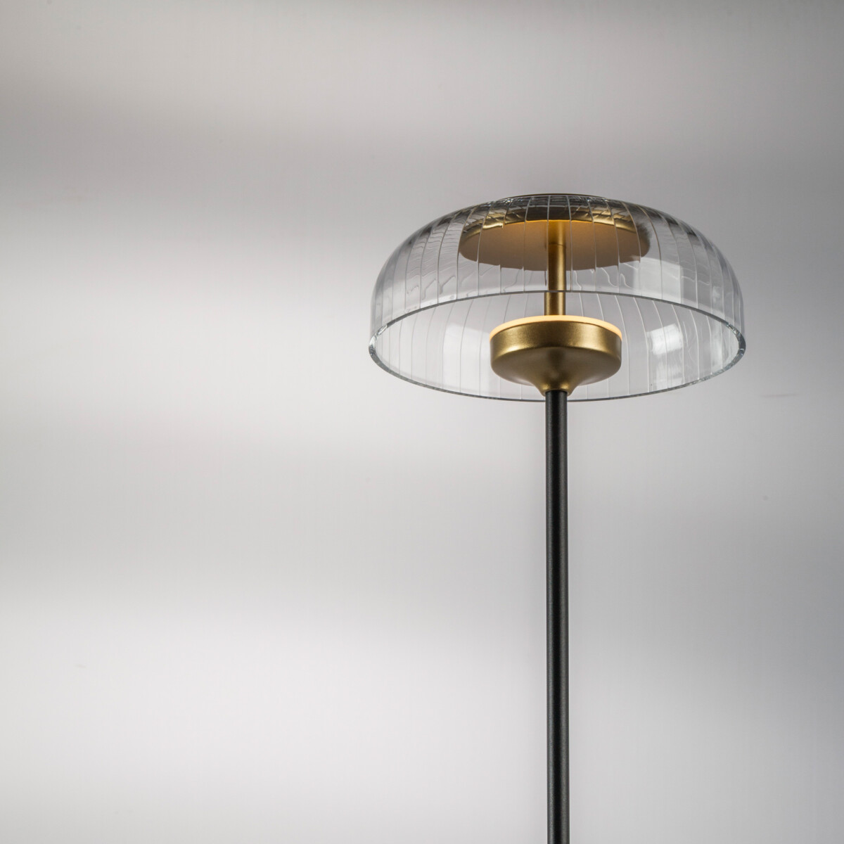 738773 Торшер ACRILE 7W LED 263LM 120G ЗОЛОТО/ЧЕРНЫЙ 3000K - купить в интернет-магазине Светильники Торг