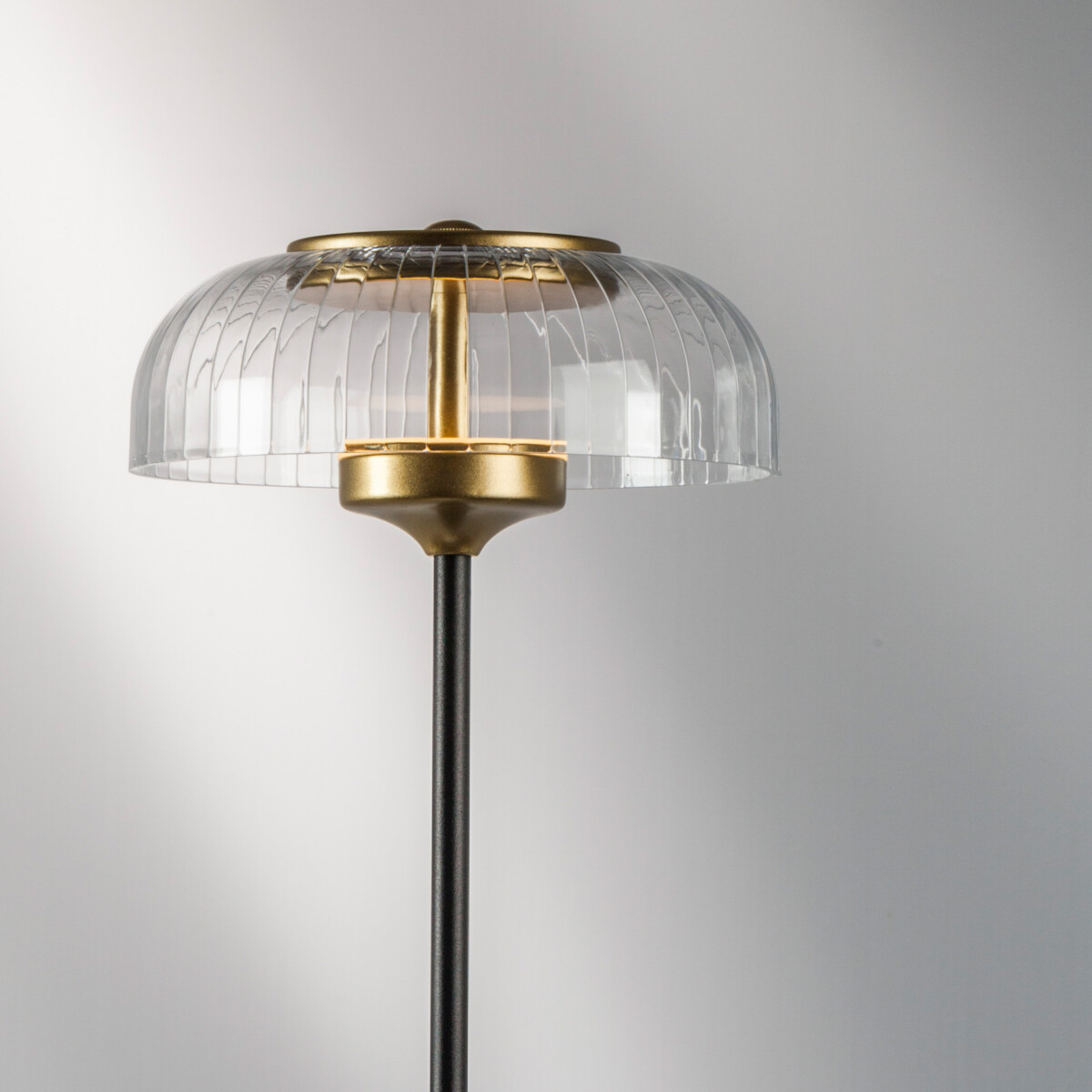 738773 Торшер ACRILE 7W LED 263LM 120G ЗОЛОТО/ЧЕРНЫЙ 3000K - купить в интернет-магазине Светильники Торг