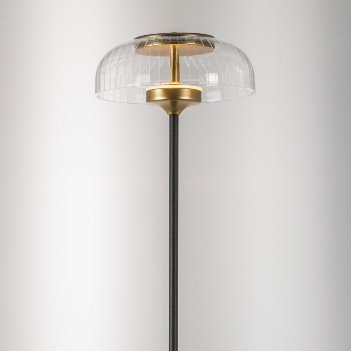 738773 Торшер ACRILE 7W LED 263LM 120G ЗОЛОТО/ЧЕРНЫЙ 3000K - купить в интернет-магазине Светильники Торг