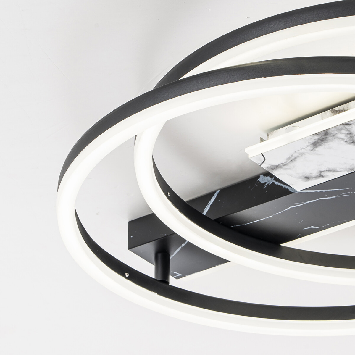 Escada 10252/2 LED*90W Black/White marble — изображение 5