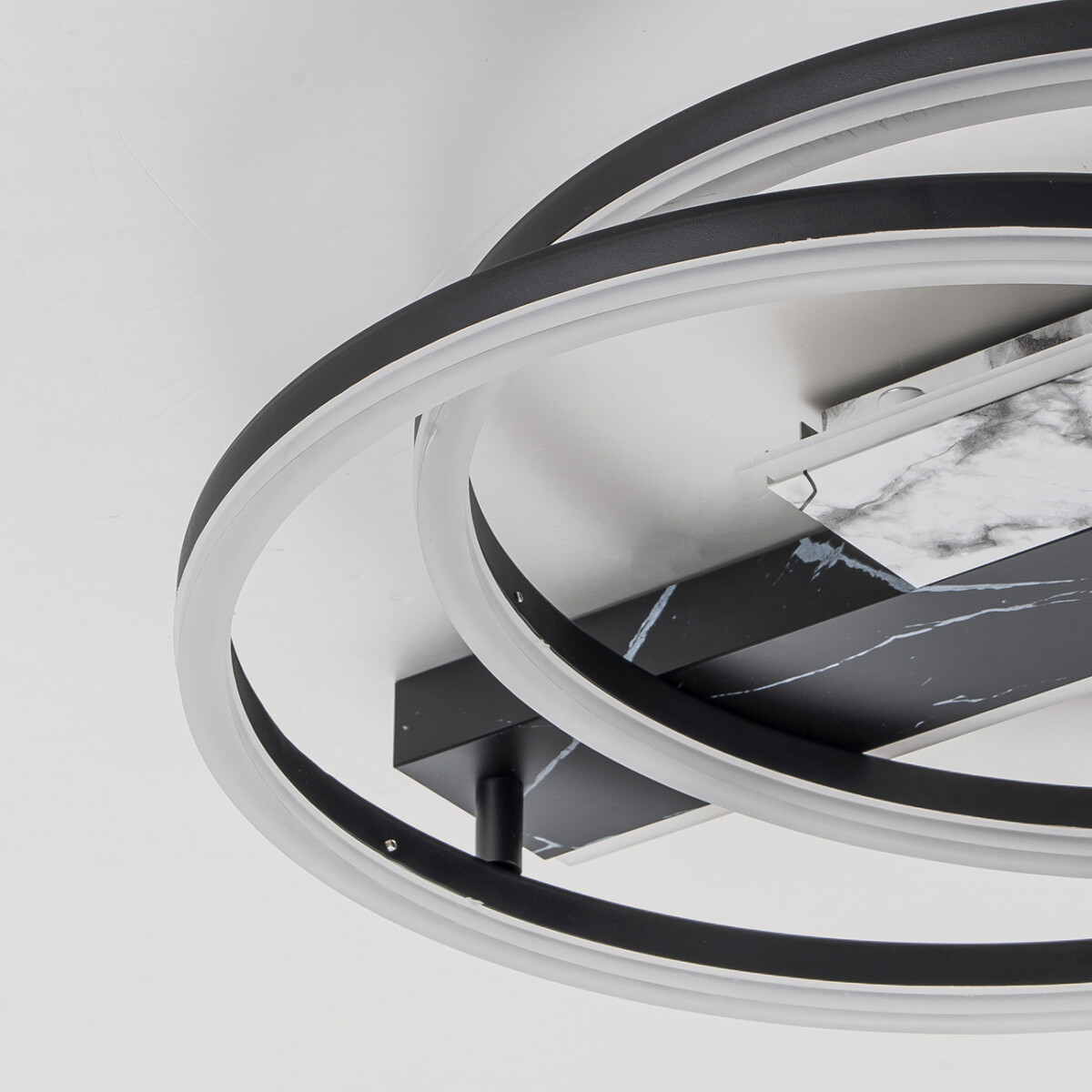 Escada 10252/2 LED*90W Black/White marble — изображение 6