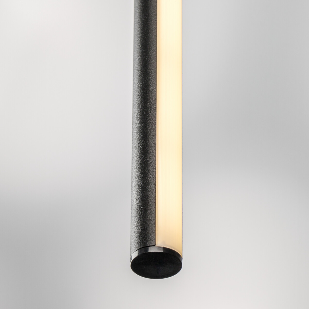 в наличии 748437 Люстра TUBO LED 24W 2000LM 80G ЧЕРНЫЙ 3000K - купить в интернет-магазине Светильники Торг