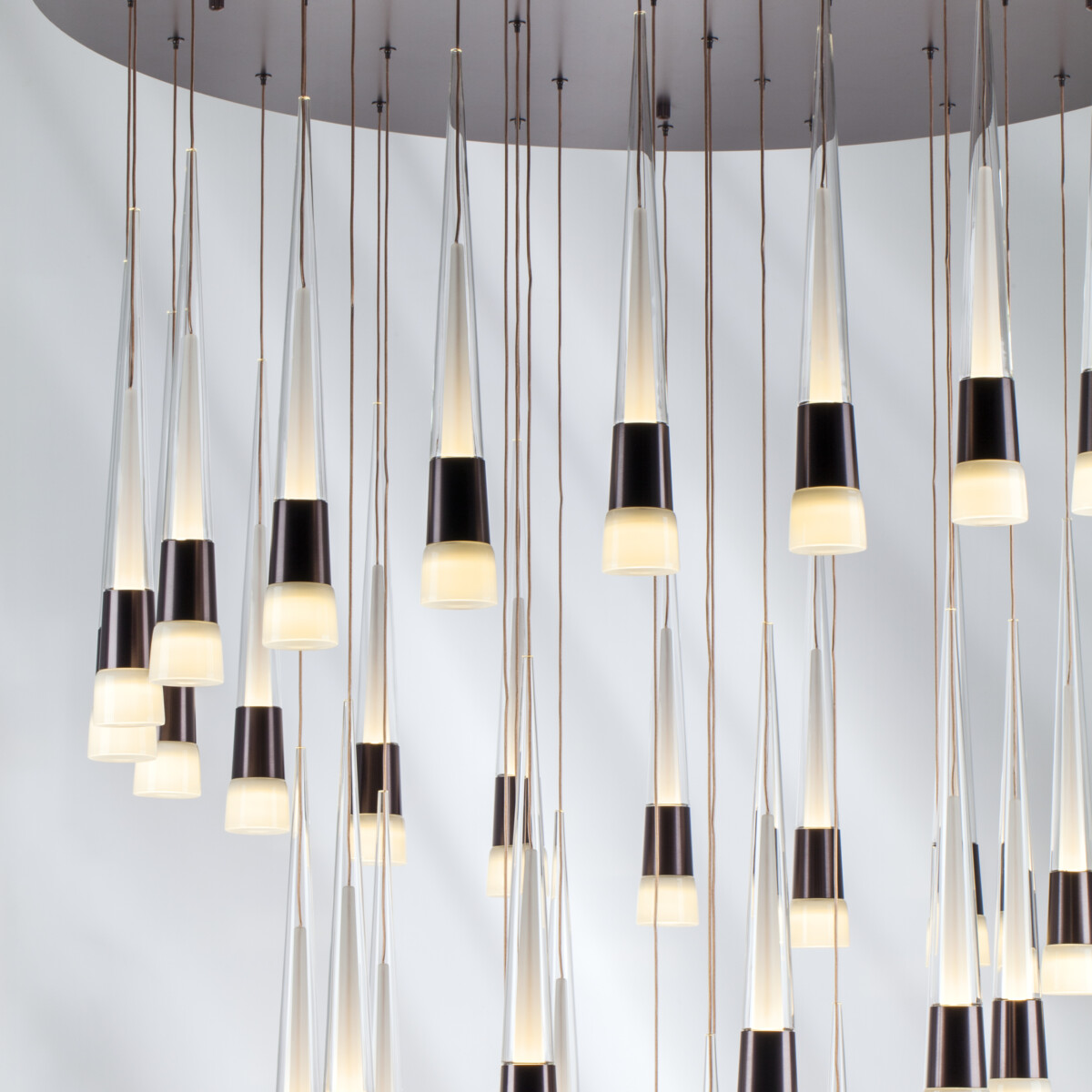 в наличии 757361 Люстра CONE LED 180W 9000LM КОФЕЙНЫЙ/БЕЛЫЙ/ПРОЗРАЧНЫЙ 3000K - купить в интернет-магазине Светильники Торг