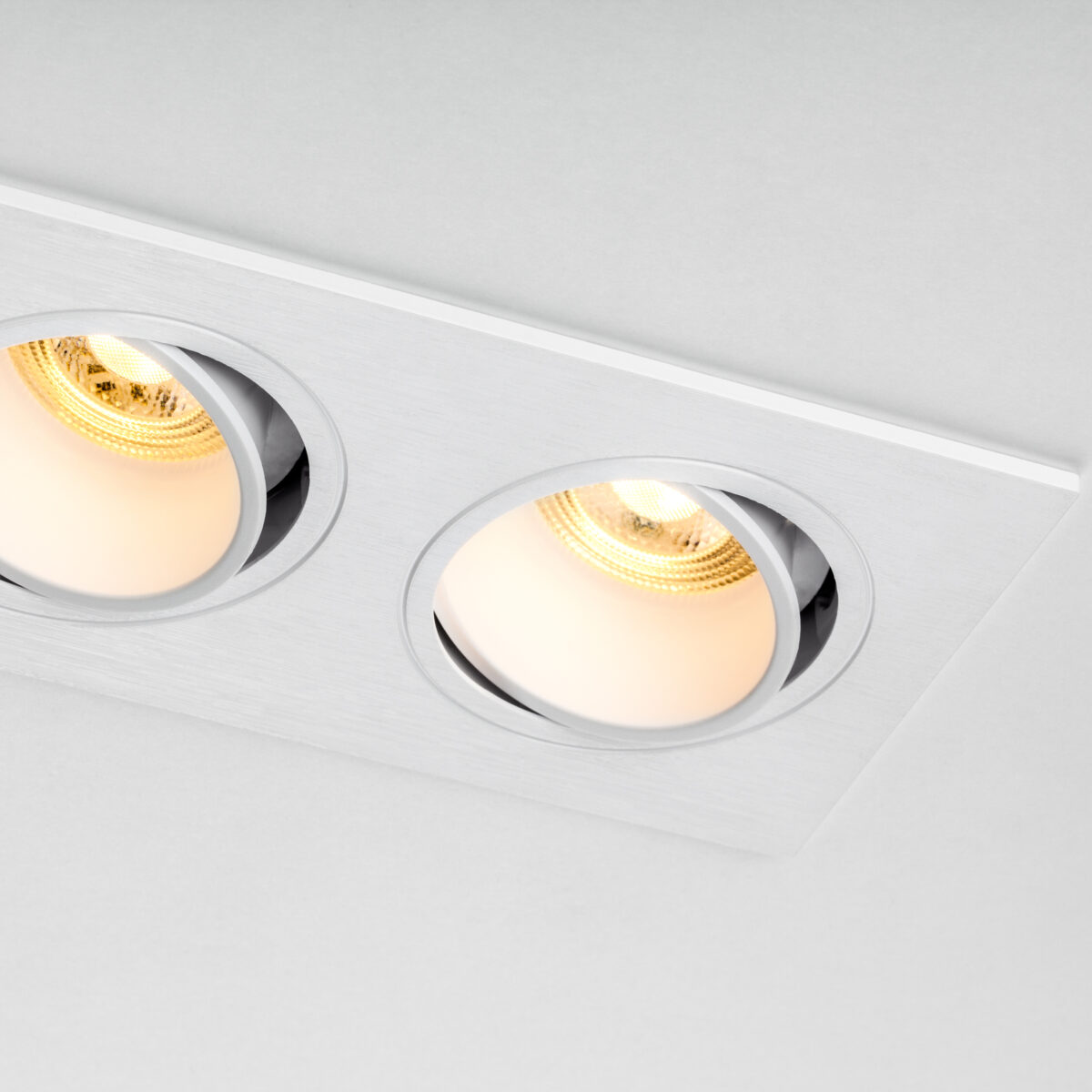 012626 Рамка (светильник) PVC д/LED-модулей 941хх и LED-ламп D50мм SINGO 2X QUAD БЕЛЫЙ — изображение 6